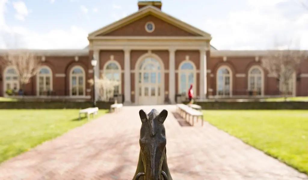 Deerfield Academy: Học viện quý tộc top đầu Mỹ