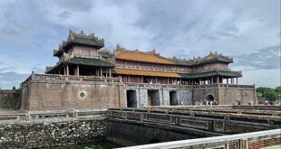 Học viện Hoàng gia Hà Đông: Đánh giá, Chương trình Học & Thông tin Tuyển sinh