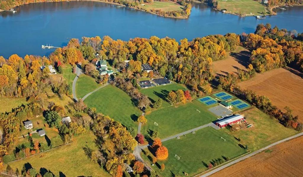 Lakefield College School: Trường nội trú hoàng gia Canada