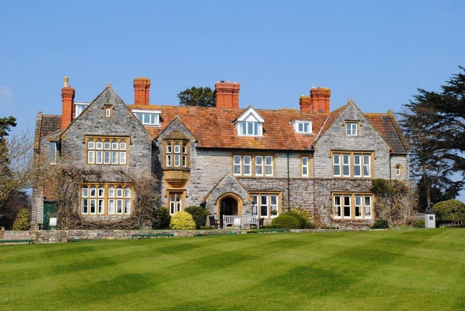 Millfield School: Cái nôi vận động viên & giới thượng lưu