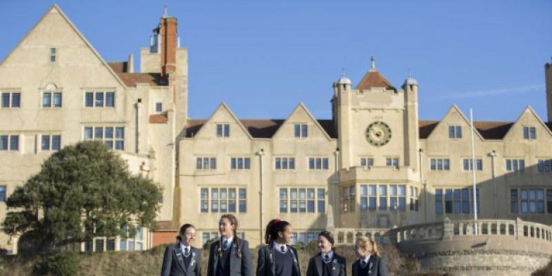 Roedean School: Ngôi Trường Nữ Sinh Quý Tộc Anh