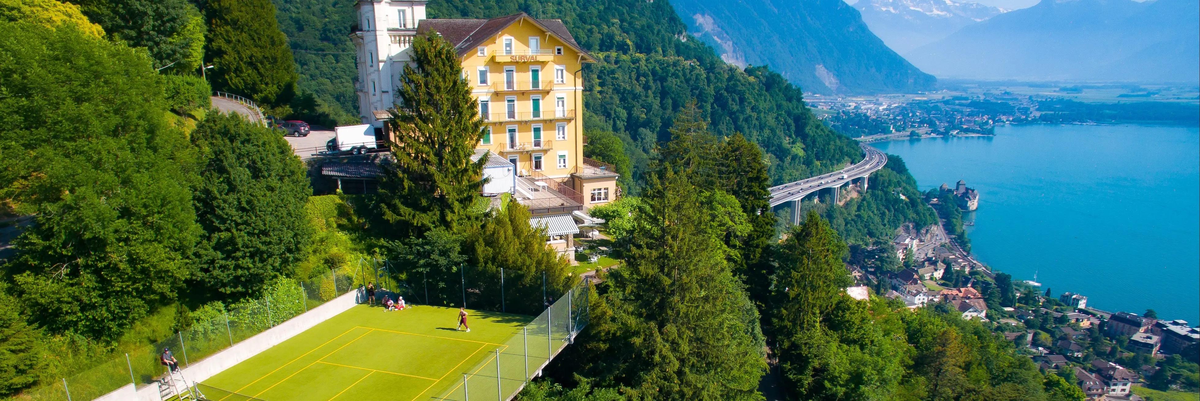 Surval Montreux: Ngôi Trường Rèn Giũa Nữ Hoàng Tương Lai